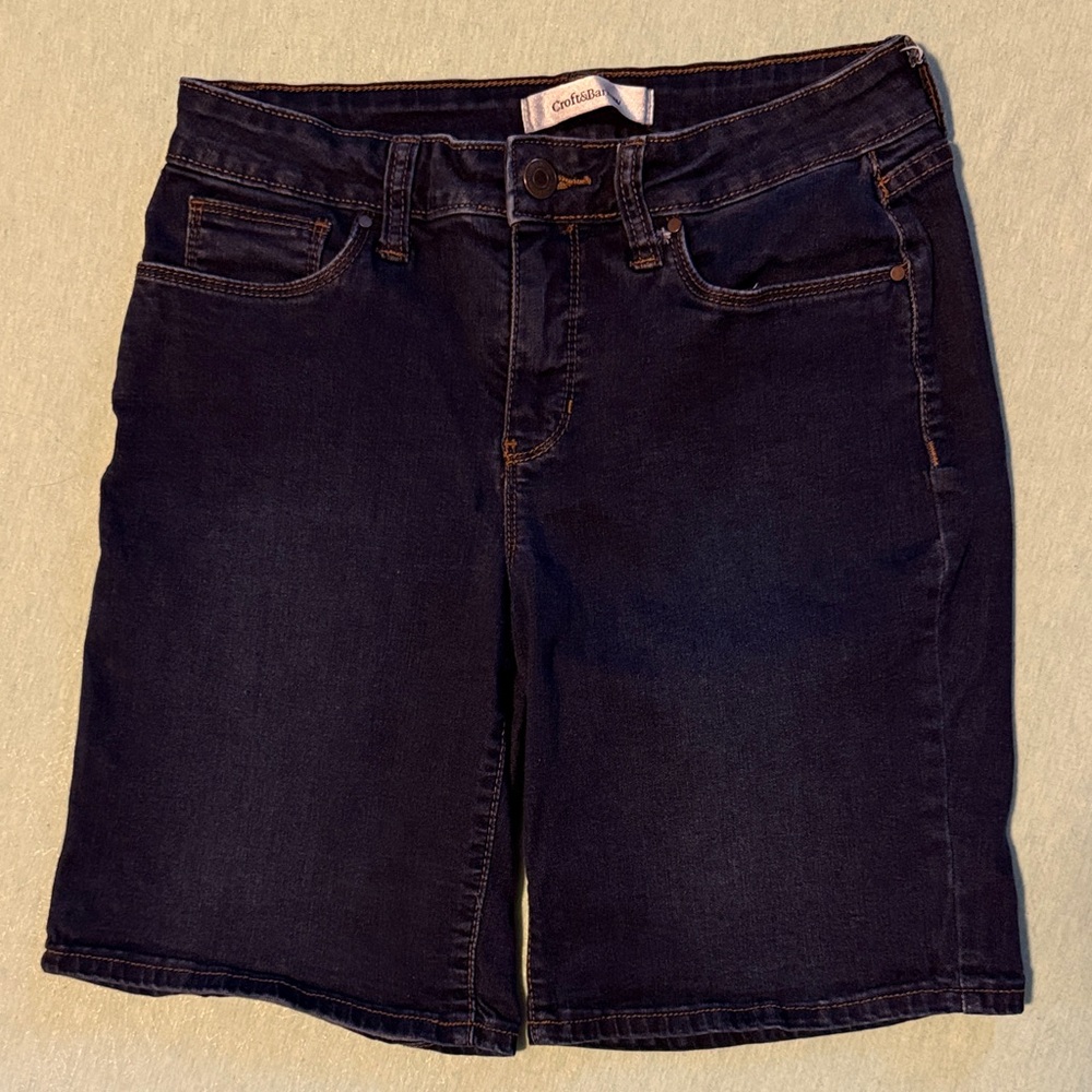 Croft & Barrow stretch blue jean shorts size 6, 8”inseam, classic 5 pockets, EUC